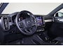 Volvo XC40 B4 Plus Dark - IntelliSafe Assist & Surround - Harman/Kardon audio - Parkeercamera achter - Verwarmde voorstoelen & stuur - Parkeersensoren voor & achter - Elektr. bedienb. voorstoelen met geheugen links - Draadloze tel. lader - Elektr. inklapbare trekhaak - 19' LMV