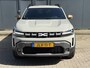 Dacia Duster 1.6 Hybrid 140 Extreme Automaat / Fabrieksgarantie tot 05-2028  / Stuur- en stoelverwarming / Voorruitverwarming / Navigatie via Apple Carplay Android / 17"  LM wielen /
