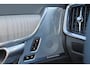 Volvo V90 T8 Recharge AWD Ultra Dark - Luchtvering - Panorama/schuifdak - IntelliSafe Assist & Surround - 360º Camera - Bowers & Wilkins audio - Verwarmde voorstoelen, stuur & achterbank - Parkeersensoren voor & achter - Elektr. bedienb. voorstoelen met geheugen - Geventileerde voorstoelen - Head up display - Elektr. inklapbare trekhaak - 20' LMV
