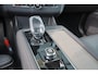 Volvo XC90 T8 Recharge AWD Ultra Dark - Luchtvering - Panorama/schuifdak - IntelliSafe Assist & Surround - 360º Camera - Bowers & Wilkins audio - Adaptieve LED koplampen - Verwarmde voorstoelen, stuur & achterbank - Parkeersensoren voor & achter - Elektr. bedienb. voorstoelen met geheugen - Geventileerde voorstoelen - Head up display - Draadloze tel. lader - Elektr. inklapbare trekhaak - 21' LMV
