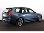 Volvo XC90 T8 Recharge AWD Ultra Dark - Luchtvering - Panorama/schuifdak - IntelliSafe Assist & Surround - 360º Camera - Bowers & Wilkins audio - Adaptieve LED koplampen - Verwarmde voorstoelen, stuur & achterbank - Parkeersensoren voor & achter - Elektr. bedienb. voorstoelen met geheugen - Geventileerde voorstoelen - Head up display - Draadloze tel. lader - Elektr. inklapbare trekhaak - 21' LMV