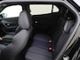Peugeot e-2008 EV GT 50 kWh I AUTOMAAT I NAVIGATIE I ACHTERUITRIJCAMERA I ACHTERUITRIJSENSOREN I
