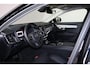 Volvo V90 T6 Recharge AWD Ultra Dark - Panorama/schuifdak - IntelliSafe Assist & Surround - 360º Camera - Harman/Kardon audio - Adaptieve LED koplampen - Verwarmde voorstoelen, stuur & achterbank - Parkeersensoren voor & achter - Elektr. bedienb. voorstoelen met geheugen - Head up display - Elektr. inklapbare trekhaak - 19' LMV