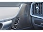 Volvo V90 T6 Recharge AWD Ultra Dark - Panorama/schuifdak - IntelliSafe Assist & Surround - 360º Camera - Harman/Kardon audio - Adaptieve LED koplampen - Verwarmde voorstoelen, stuur & achterbank - Parkeersensoren voor & achter - Elektr. bedienb. voorstoelen met geheugen - Head up display - Elektr. inklapbare trekhaak - 19' LMV