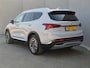 Hyundai Santa Fe 1.6 T-GDI PHEV Premium Sky 7p. Automaat / Fabrieksgarantie tot 12-2027 / Accu SOH 100% / Dealer onderhouden / 1.350 kg trekgewicht / Leder / Panorama schuifdak / HUD / Camera 360° / Stuur-, stoel- en achterbankverwarming / Adapt. CC /