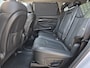 Hyundai Santa Fe 1.6 T-GDI PHEV Premium Sky 7p. Automaat / Fabrieksgarantie tot 12-2027 / Accu SOH 100% / Dealer onderhouden / 1.350 kg trekgewicht / Leder / Panorama schuifdak / HUD / Camera 360° / Stuur-, stoel- en achterbankverwarming / Adapt. CC /