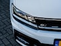 Volkswagen Tiguan 2.0 TSI 4Motion Highline R Line | Trekhaak | 3x R-Line | Schuif/ Kantel Panorama Dak | Oryx Pearl | LED Koplampen | Elektrische Klep | Adaptieve Cruise Control | Stoelverwarming | LED Achterlichten |