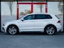 Volkswagen Tiguan 2.0 TSI 4Motion Highline R Line | Trekhaak | 3x R-Line | Schuif/ Kantel Panorama Dak | Oryx Pearl | LED Koplampen | Elektrische Klep | Adaptieve Cruise Control | Stoelverwarming | LED Achterlichten |