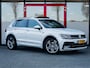 Volkswagen Tiguan 2.0 TSI 4Motion Highline R Line | Trekhaak | 3x R-Line | Schuif/ Kantel Panorama Dak | Oryx Pearl | LED Koplampen | Elektrische Klep | Adaptieve Cruise Control | Stoelverwarming | LED Achterlichten |