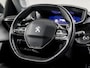 Peugeot 2008 1.2 PureTech Allure Automaat (VIRTUAL COCKPIT, APPLE CARPLAY, GROOT NAVI, 360 CAMERA, KEYLESS, SPORTSTOELEN, CRUISE, LANE ASSIST, NIEUWE APK, NIEUWSTAAT)