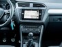 Volkswagen Tiguan 1.5 TSI Business R-Line | Navigatie | Adaptieve Cruise Control | LED Koplampen | R-Line | 19'' Lichtmetalen Velgen | Climate Control | Apple Carplay | Android Auto | Parkeersensoren | Regensensor | DAB+ Radio |