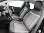 Citroën E-C4 EV You 50 kWh 136pk | Accu SOH 99,4% | Navigatie via Apple Carplay / Android Auto | Achteruitrijcamera | Climate Control | Cruise Control | Parkeersensoren | DAB+ radio | Armsteun | Stof/kunstlederen comfortstoelen | Volledig digitaal instrumentenpaneel | 18” lichtmetalen velgen |
