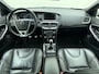 Volvo V40 2.0 T4 190pk Business Sport / Panorama dak / Lederen bekleding / On call / Stoelverwarming / Camera /
