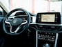 Volkswagen T-Roc 1.0 TSI Life Business Stoelverwarming | Navigatie | Virtual Cockpit | LED Koplampen | Climate Control | Parkeersensoren | DAB+ Radio | Voorverwarming Installatie | Metallic Lak | Lichtmetalen Velgen |