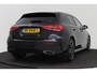 Mercedes-Benz A-klasse 220 Launch Edition Premium AMG-Line | Sfeerverlichting | Org NL | Camera | 190 PK | Sportstoelen | CarPlay