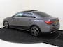 Mercedes-Benz A-klasse 200 Luxury Line Panorama Schuifdak / Parkeer Camera / Elektr. Trekhaak / Privacy Glass / Stoelverwarming /