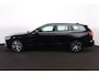 Volvo V60 B3 Core - IntelliSafe Assist & Surround - Parkeercamera achter - Parkeersensoren voor & achter - Draadloze tel. lader - 17' LMV