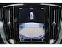 Volvo V60 B3 Core - IntelliSafe Assist & Surround - Parkeercamera achter - Parkeersensoren voor & achter - Draadloze tel. lader - 17' LMV