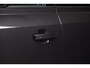 Land Rover Defender 110 2.0 P300e 110 X-Dynamic SE | NP € 113945,- | Elec Stoelen | Black Pack | Schuifkanteldak | Trekhaak | Cold Clima Pack