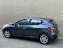 Renault Clio 0.9 TCe 90pk Zen | Airco | Cruise control | Navigatie | PDC achter | Elektrische ramen | LED | DAB | Centrale deurvergendeling | Origineel Nederlandse auto met NAP en onderhoudshistorie aanwezig!