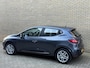 Renault Clio 0.9 TCe 90pk Zen | Airco | Cruise control | Navigatie | PDC achter | Elektrische ramen | LED | DAB | Centrale deurvergendeling | Origineel Nederlandse auto met NAP en onderhoudshistorie aanwezig!