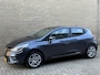 Renault Clio 0.9 TCe 90pk Zen | Airco | Cruise control | Navigatie | PDC achter | Elektrische ramen | LED | DAB | Centrale deurvergendeling | Origineel Nederlandse auto met NAP en onderhoudshistorie aanwezig!