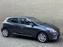 Renault Clio 0.9 TCe 90pk Zen | Airco | Cruise control | Navigatie | PDC achter | Elektrische ramen | LED | DAB | Centrale deurvergendeling | Origineel Nederlandse auto met NAP en onderhoudshistorie aanwezig!