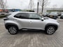 Toyota Yaris Cross 1.5 HYBRID DYNAMIC APPLE/ANDROID LED STOEL/STUURVERW DRAADLOOS LADEN-TEL KEYLESS EL-SPIEGELS BSM 17'' LM-VELGEN