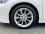 Lexus CT 200h | Parelmoer wit, Parkeersensoren voor + achter, Stoelverwarming, Climate control, Cruise control, Licht + Regensensor