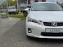 Lexus CT 200h | Parelmoer wit, Parkeersensoren voor + achter, Stoelverwarming, Climate control, Cruise control, Licht + Regensensor
