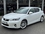 Lexus CT 200h | Parelmoer wit, Parkeersensoren voor + achter, Stoelverwarming, Climate control, Cruise control, Licht + Regensensor