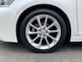 Lexus CT 200h | Parelmoer wit, Parkeersensoren voor + achter, Stoelverwarming, Climate control, Cruise control, Licht + Regensensor