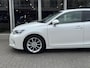 Lexus CT 200h | Parelmoer wit, Parkeersensoren voor + achter, Stoelverwarming, Climate control, Cruise control, Licht + Regensensor