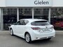 Lexus CT 200h | Parelmoer wit, Parkeersensoren voor + achter, Stoelverwarming, Climate control, Cruise control, Licht + Regensensor