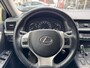 Lexus CT 200h | Parelmoer wit, Parkeersensoren voor + achter, Stoelverwarming, Climate control, Cruise control, Licht + Regensensor