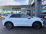 Volkswagen T-Roc Life First Edition | 'App-Connect' draadloze smartphone integratie | Automatische afstandsregeling (Adaptive Cruise Control) | Buitenspiegels elektrisch instel-, verwarm- en inklapbaar