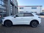 Volkswagen T-Roc Life First Edition | 'App-Connect' draadloze smartphone integratie | Automatische afstandsregeling (Adaptive Cruise Control) | Buitenspiegels elektrisch instel-, verwarm- en inklapbaar