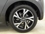 Toyota Yaris 1.5 Hybrid Dynamic Comfort Pack | BTW voertuig | Stoel+Stuurverwarming | Dodehoek detectie | Parkeersensoren voor+achter | Climate Control | Cruise Control Adaptive | Achteruitrijcamera |