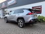 Toyota RAV4 2.5 Plug-in Hybrid 306pk CVT AWD Bi-Tone Plus/ SOH 97,4%/ Apple Carplay/ JBL premium audio/ Keyless/ Stoel koeling + verwarming/ Dealer onderhouden