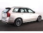 Volvo XC90 T8 Recharge AWD Ultra Dark - Luchtvering - Panorama/schuifdak - IntelliSafe Assist & Surround - 360º Camera - Bowers & Wilkins audio - Adaptieve LED koplampen - Verwarmde voorstoelen, stuur & achterbank - Parkeersensoren voor & achter - Elektr. bedienb. voorstoelen met geheugen - Geventileerde voorstoelen - Head up display - Draadloze tel. lader - Elektr. inklapbare trekhaak - 21' LMV
