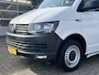 Volkswagen Transporter Kombi 2.0 TDI L1H1 BTW EN BPM VRIJ!! Euro 6 Airco Cruise controle 8-Persoons Automaat Parkeersensoren voor en achter Telefoonverbinding Ex overheid! 1e eigenaar Personenbus Groepsvervoer Taxi Combi Tourer