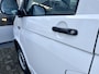 Volkswagen Transporter Kombi 2.0 TDI L1H1 BTW EN BPM VRIJ!! Euro 6 Airco Cruise controle 8-Persoons Automaat Parkeersensoren voor en achter Telefoonverbinding Ex overheid! 1e eigenaar Personenbus Groepsvervoer Taxi Combi Tourer