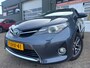Toyota Auris Touring Sports 1.8 Hybrid Lease van 2de Eig in automaat met panoramadak en navigatie en parkeersensoren en bluetooth