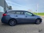 Toyota Auris Touring Sports 1.8 Hybrid Lease van 2de Eig in automaat met panoramadak en navigatie en parkeersensoren en bluetooth