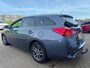 Toyota Auris Touring Sports 1.8 Hybrid Lease van 2de Eig in automaat met panoramadak en navigatie en parkeersensoren en bluetooth
