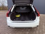 Volvo V90 2.0 T8 AWD R-Design luchtvering / B&W / Pano / HUD