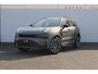 Lynk & Co 01 276PK Automaat Core / Adaptieve cruise control / Stoel - en stuurwielverarming / Parkeersensoren met camera / Apple carplay / Trekhaak / Metallic lak / 19" lichtmetalen velgen