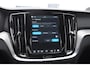 Volvo V60 T6 350PK Automaat AWD Plus Dark / Adaptive cruise control / Elektrische stoelen / Harman Kardon audio / Trekhaak / Pilot assist / BLIS / Stoel en stuur verwarming / Elektrische achterklep / Parkeersensoren met 360 camera / Google infotainment