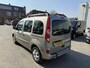 Renault Kangoo Family 1.6-16V Privilège AUTOMAAT - Rolstoelauto - Bodemverlaging - Knielsysteem - Luchtvering - Nieuwstaat ! - Rolstoelvervoer