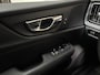 Volvo V60 2.0 B3 Sport 163Pk Automaat (APPLE CARPLAY, LEDER, STUUR/STOELVERWARMING, CAMERA, SPORTSTOELEN, KEYLESS, ELEK ACHTERKLEP, TREKHAAK, NIEUWSTAAT)